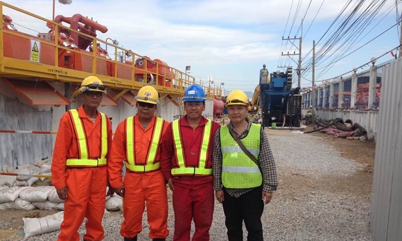 240m3/h泥漿回收系統(tǒng)泰國服務(wù)現(xiàn)場合影